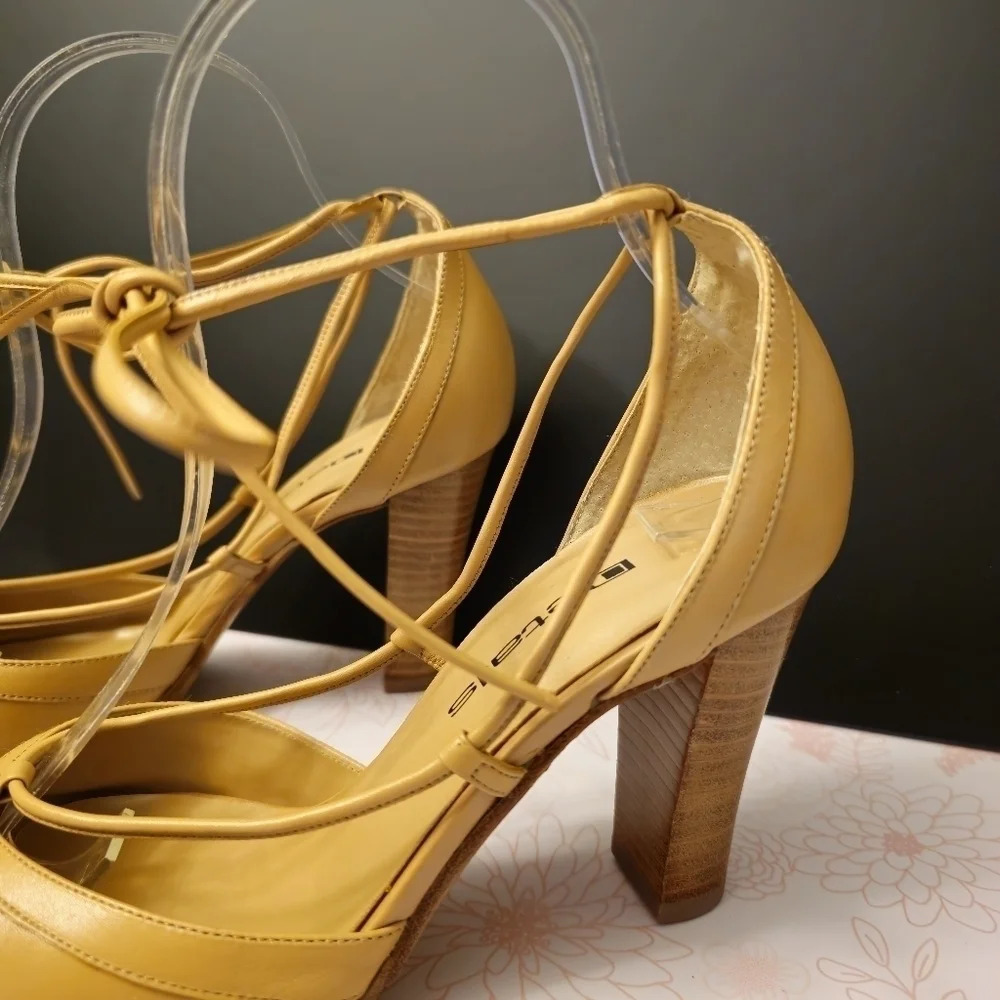 Beautiful leather heels with ankle tie - Picture 3 of 15
